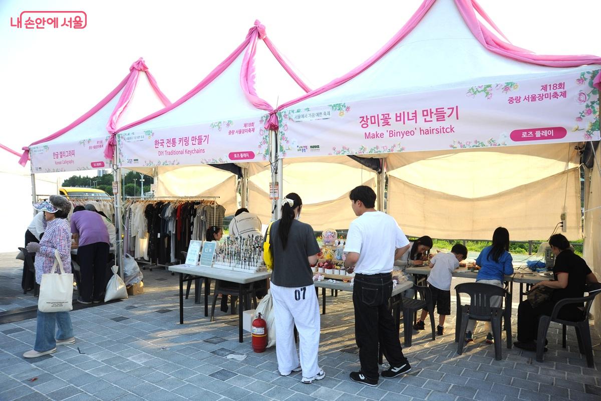 만들기&middot;놀이&middot;체험이 함께하는 &lsquo;로즈 플레이존&rsquo; &copy;조수봉