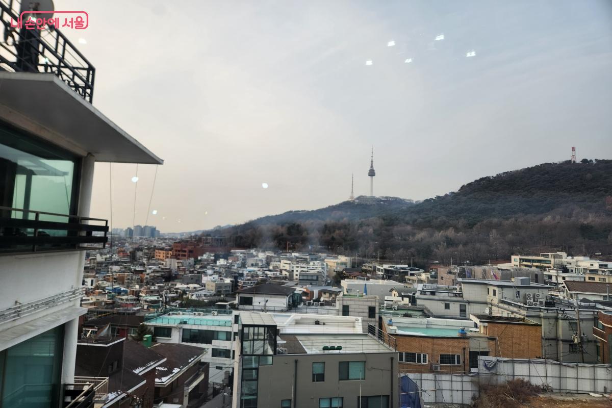 남산하얏트호텔 인근에서 내려다본 후암동 전경 ©윤혜숙