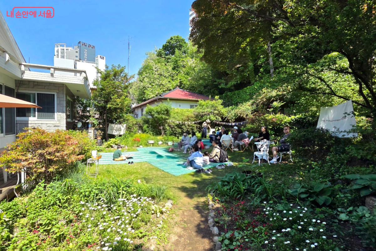 '하모니정원'은 행사 기간 동안 식사 공간으로 대문을 활짝 열었다. &copy;최정윤