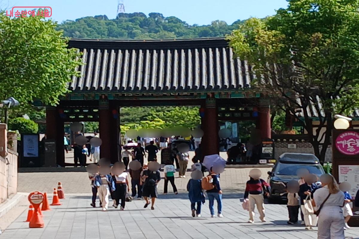 서울 중심에서 전통문화 체험을 할 수 있는 남산골한옥마을 ©최은영
