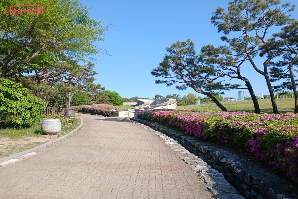 서울천년타임캡슐광장 주변에 잘 조성된 산책로 ©최은영
