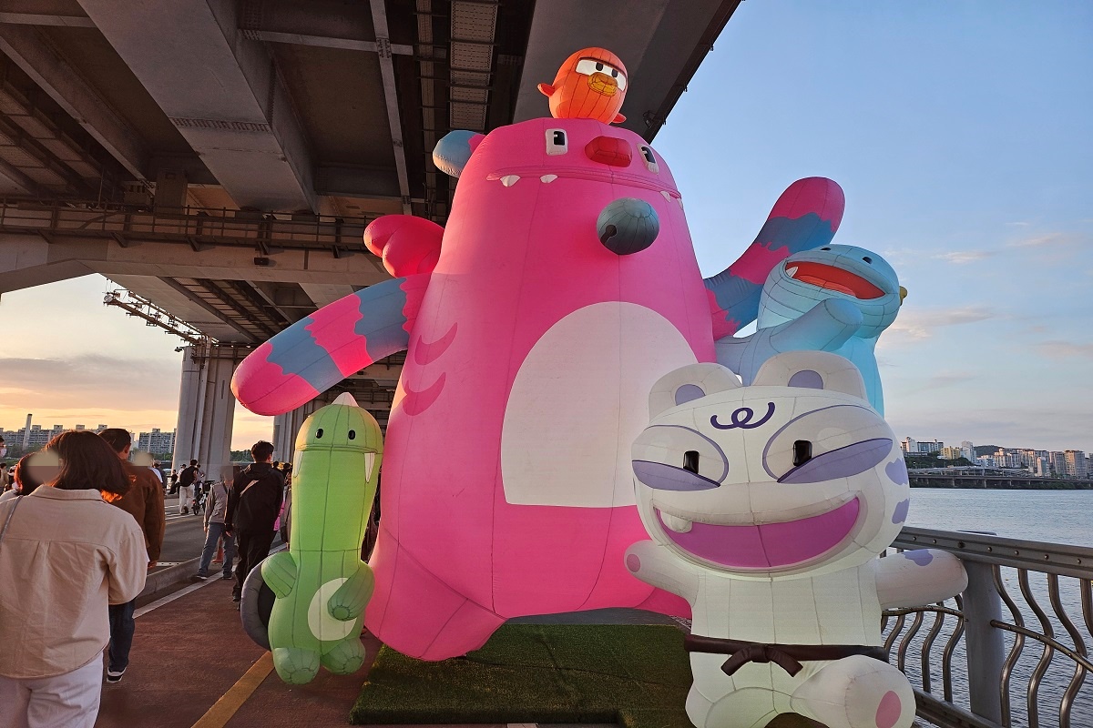 비가 와도 해가 떠도 다 좋아! 잠수교 달군 &lsquo;뚜벅뚜벅 축제&rsquo;