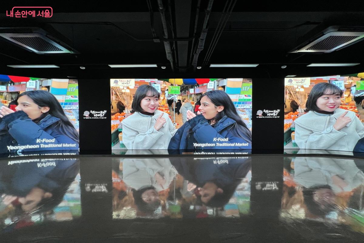 1층 미디어전시관에서 서대문 관광 명소 관련 홍보 영상이 상영된다. &copy;박지영