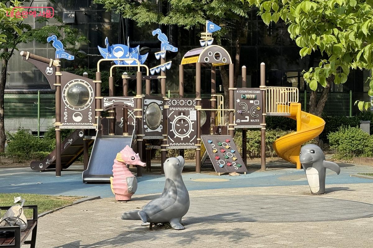 친숙하면서 색다른 놀이터 전경 &copy;임윤아