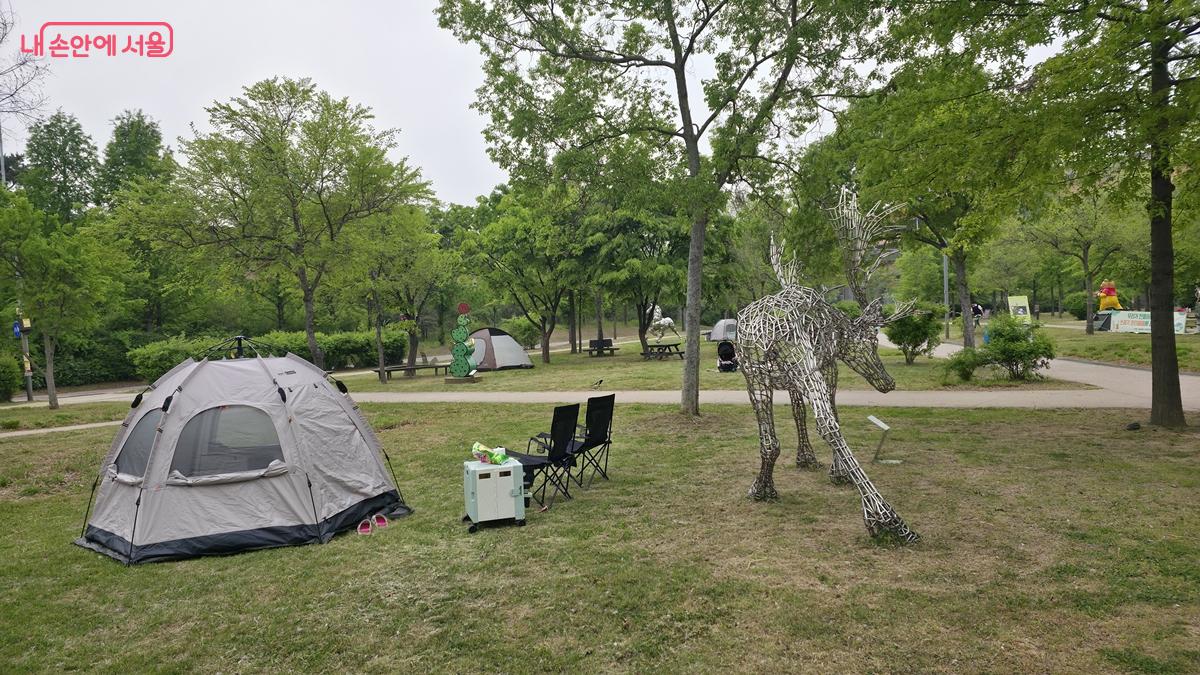 쉼과 작품 감상을 함께 할 수 있는 강서한강공원