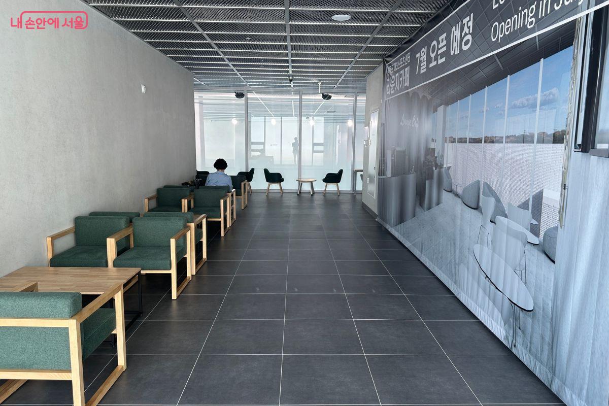 라운지카페는 7월 오픈을 준비하고 있다. ©김재형