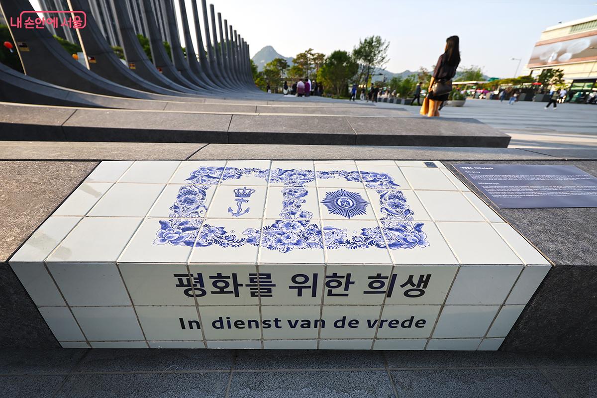 참전국과의 협력을 통해 연대와 헌신을 시각적으로 구현했다. &copy;김주연