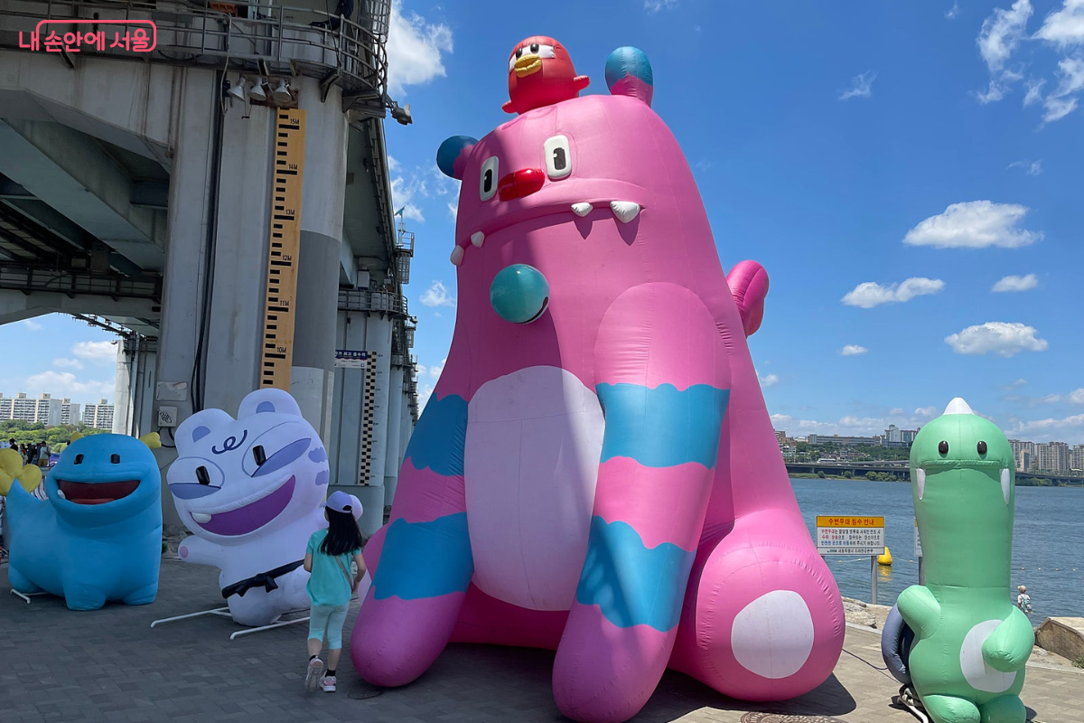 &lsquo;차 없는 잠수교 뚜벅뚜벅 축제&rsquo;에서 뜻밖에 마주한 해치와 소울프렌즈가 더욱 반가웠다. &copy;류한민