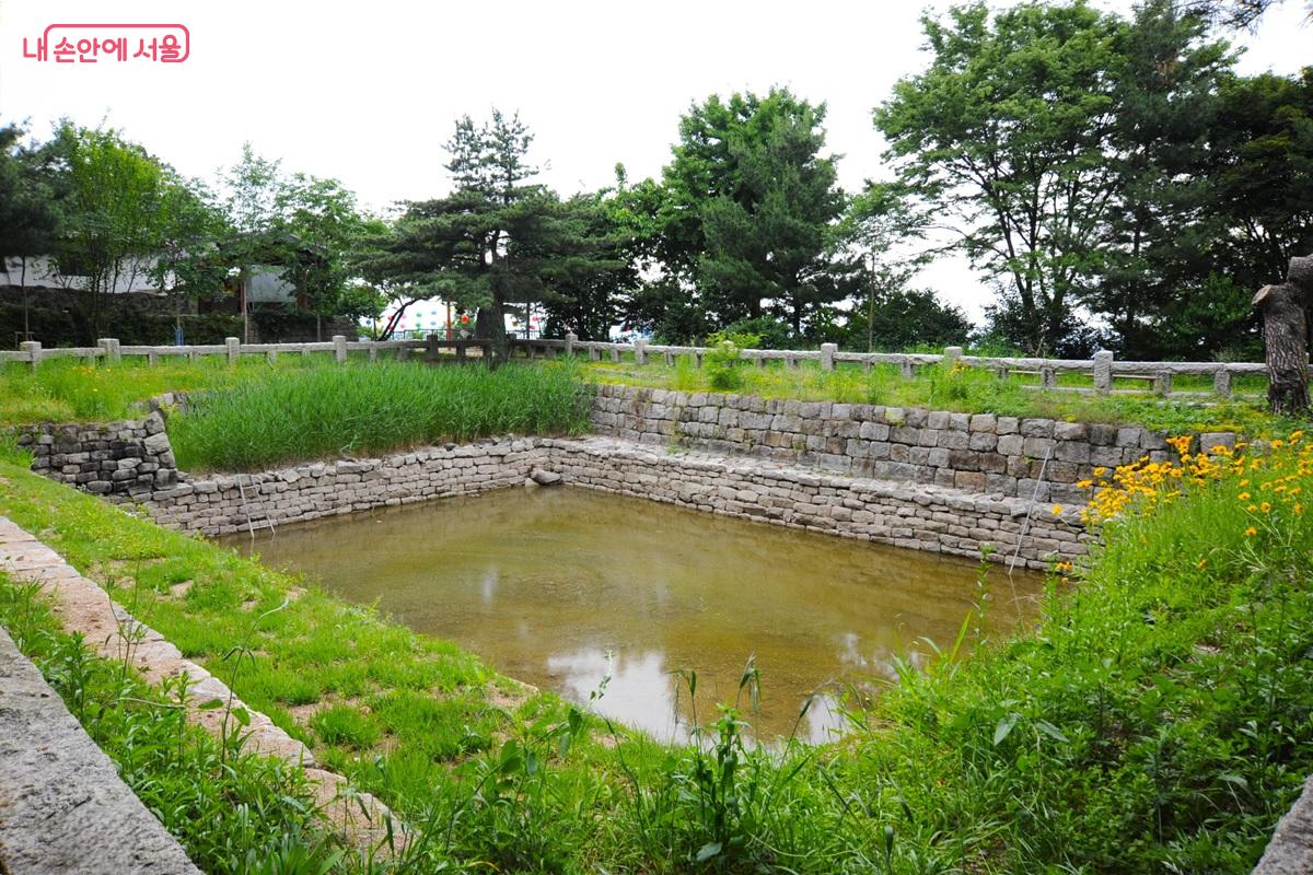 통일신라&middot;조선시대의 유물인 산성터 내의 &lsquo;한우물&rsquo; &copy;조수봉