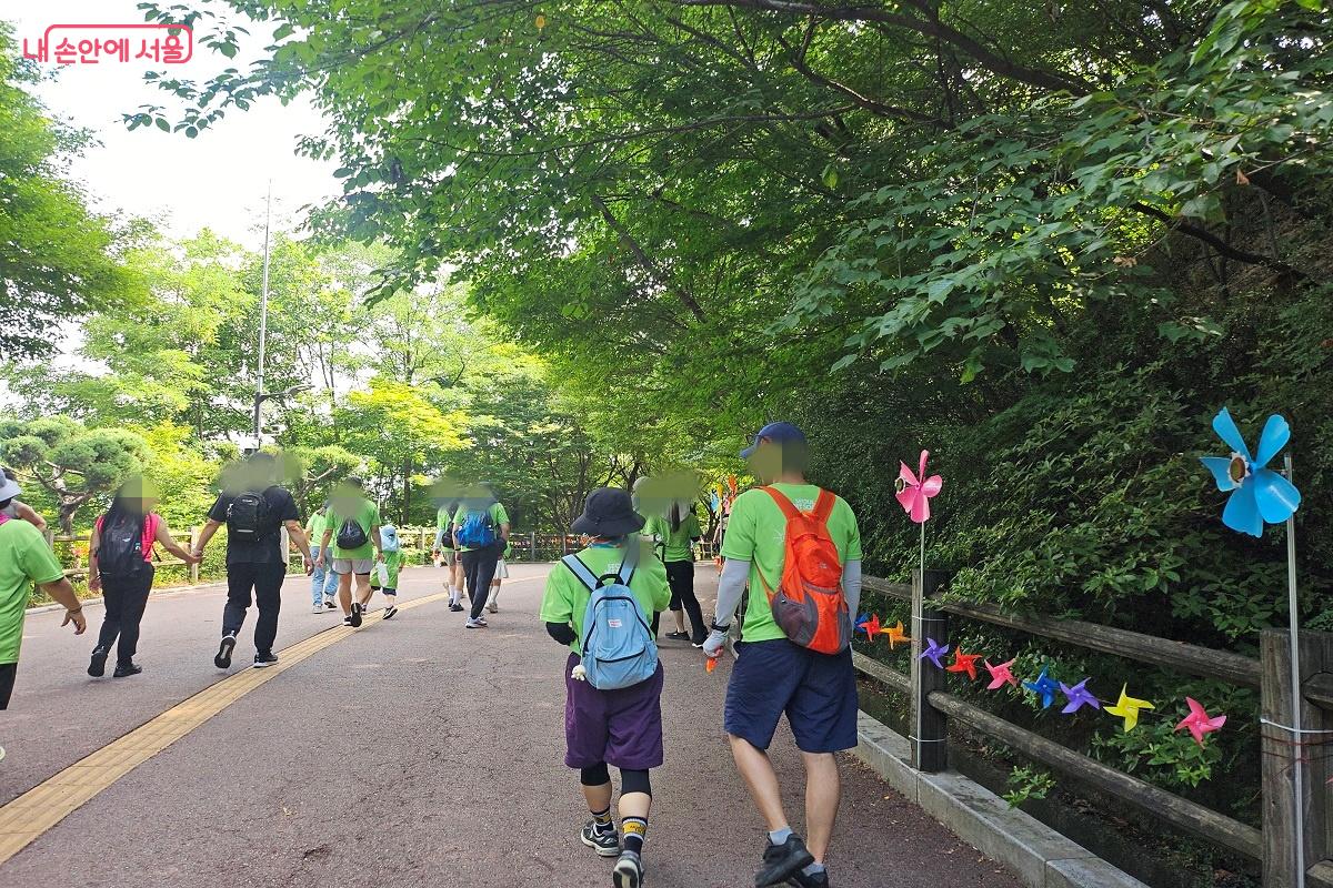 바람에 일제히 돌아가는 바람개비 존 &copy;강다영