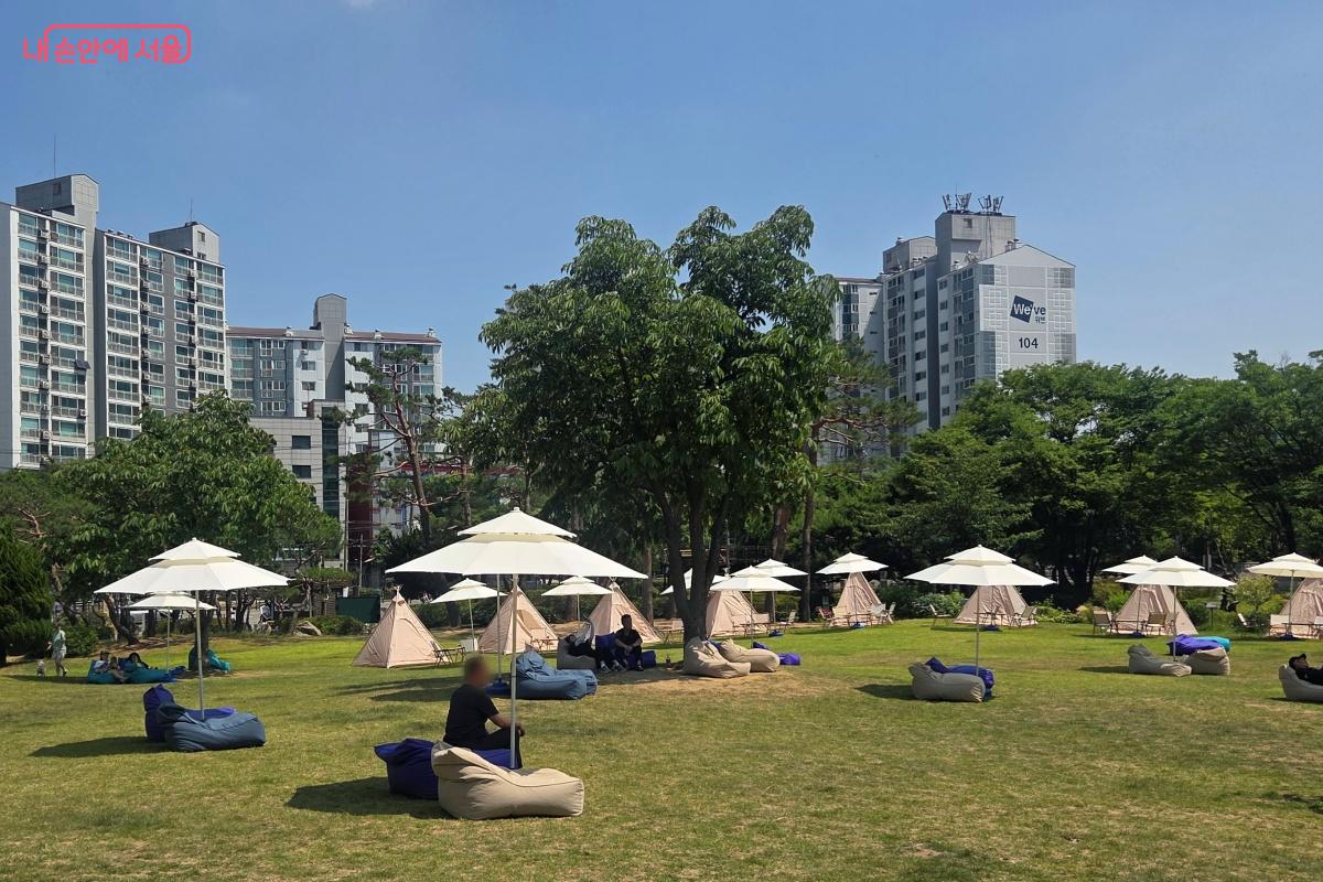 놀멍쉬멍 푹신한 빈백에서 휴식할 수 있었다. &copy;김미선
