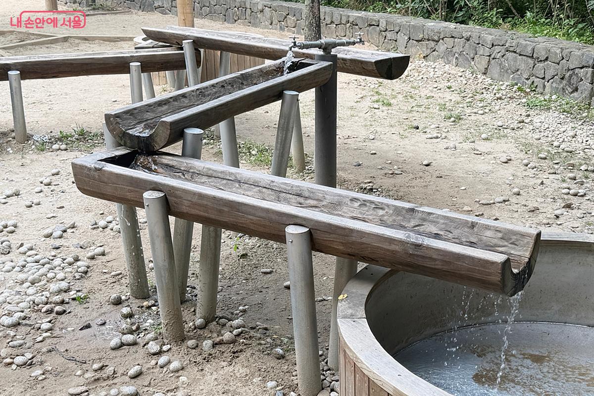 보기만 해도 시원한 물줄기, 아이들이 물장구치기에 좋다. &copy;임윤아