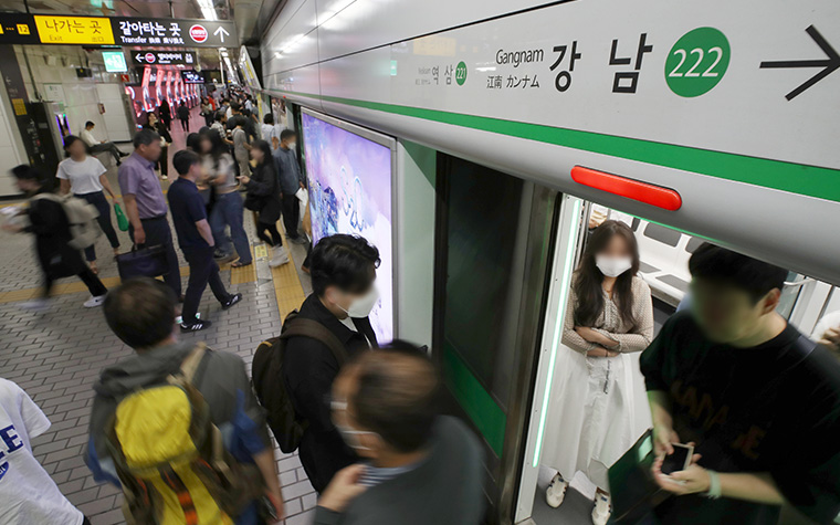 파워냉방 안 되나요? '서울지하철' 에어컨은 자동 조절 중!