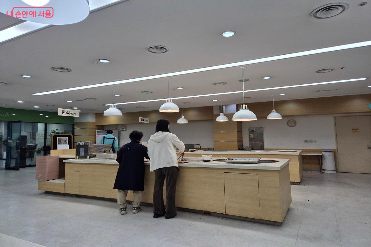 넓고 쾌적한 성동구청 구내식당 &copy;박영신