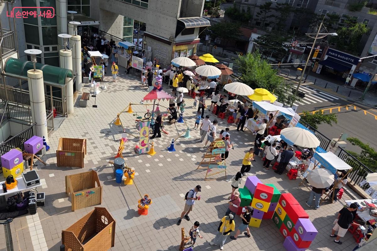 아리랑고개에 위치한 아리랑도서관 광장에서 &lsquo;아리랑, 우리랑 놀자!&rsquo; 축제가 열렸다. &copy;김미선