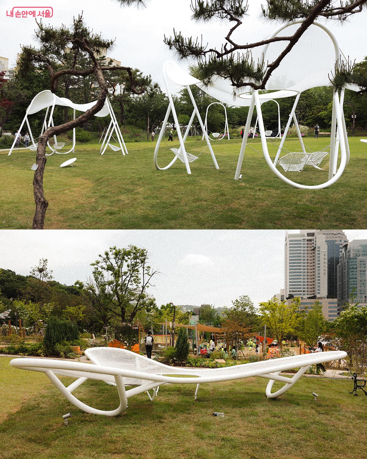 그물 의자와 해먹 구조를 모듈 방식으로 연결한 펀 디자인 휴게 공간 ‘하늘하늘’ ©김아름