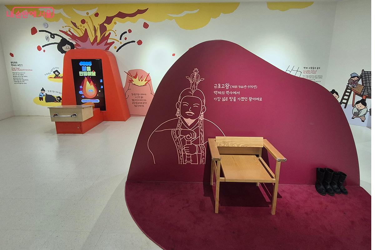 서울백제어린이박물관 전시실에는 한성 백제 관련 다양한 유물들이 전시되어 있다.