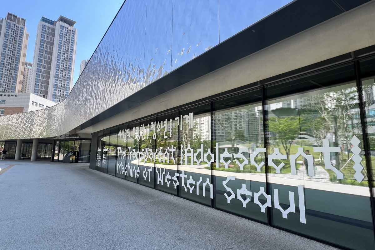 지하철역에서 5분 거리! 더위 피해 즐기기 좋은 무료 미술관 3곳   