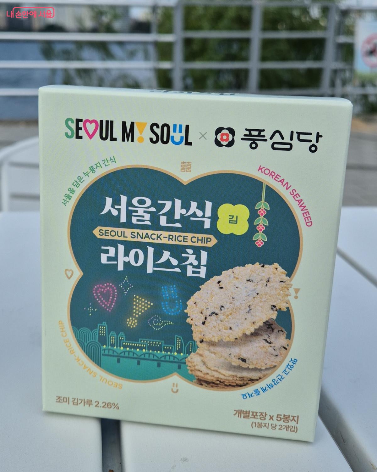 한강의 야경 풍경에 서울달, 픽토그램 등을 한강 드론 쇼의 이미지로 시각화한 패키지 