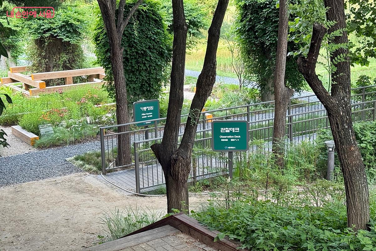 뒤편에 연결된 관찰데크와 기둥정원 &copy;임윤아