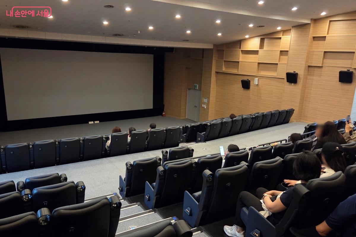 최근 리모델링으로 더 편안하게 영화를 관람할 수 있다. &copy;김미선