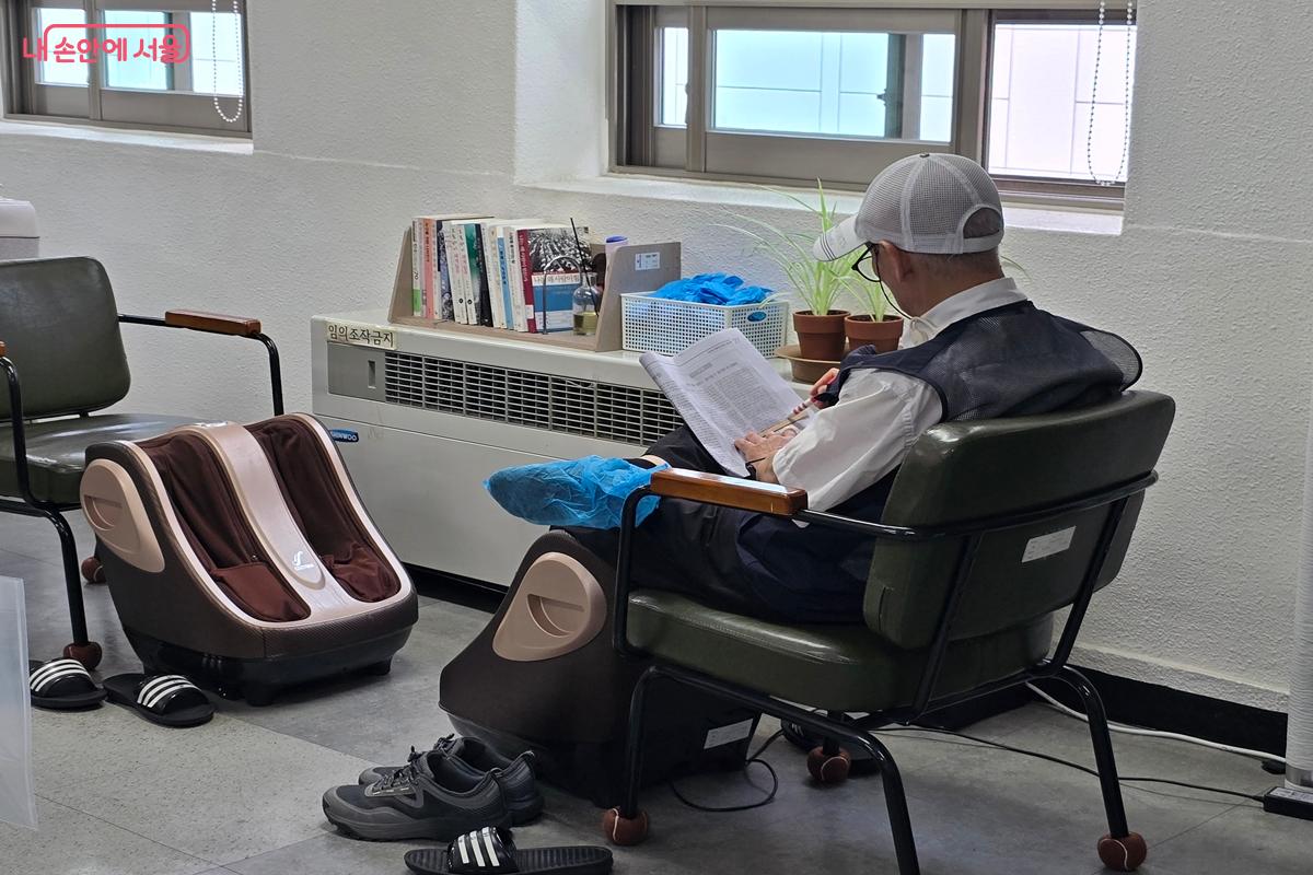 북창쉼터를 찾는 이들은 대부분 단골로 이어지는데 그만큼 만족도가 높다는 얘기다. &copy;강사랑 