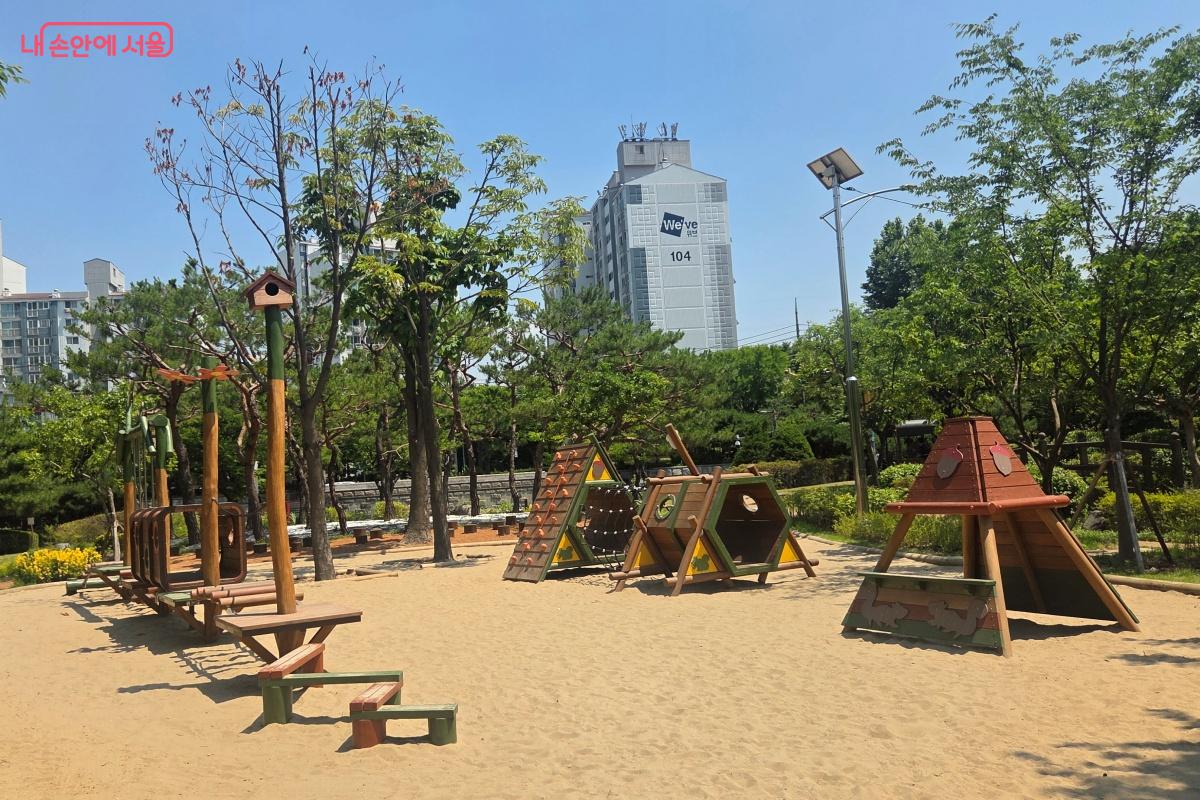 자연 속에 조성된 유아숲체험장이 있다. &copy;김미선