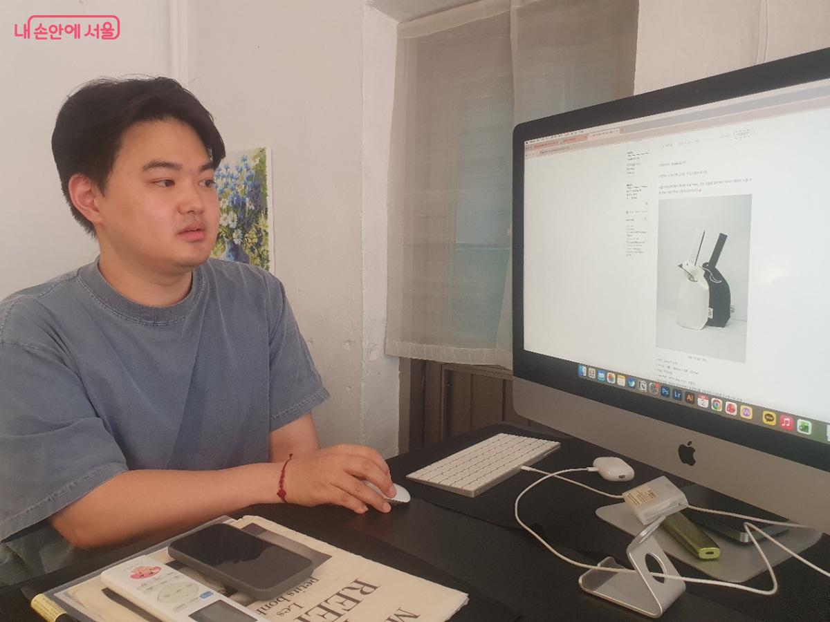 '965(구육오)'는  &lsquo;서울 브랜드 굿즈 상품화 공모전&rsquo;을 통해 '서울 까치 한손 가방'을 선보였다. &copy;엄윤주