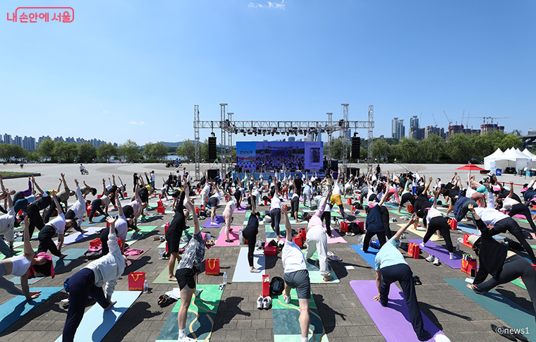축제기간 오후 5시에는 줌바, 요가, 트램펄린 등 &lsquo;함께 운동 클래스&rsquo;가 진행된다.
