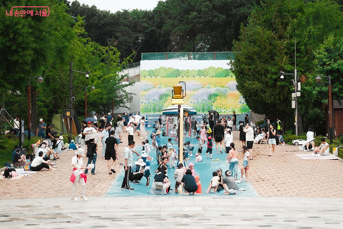 다양한 연령대의 아이들이 두루 즐길 수 있는 물놀이장 ©김아름