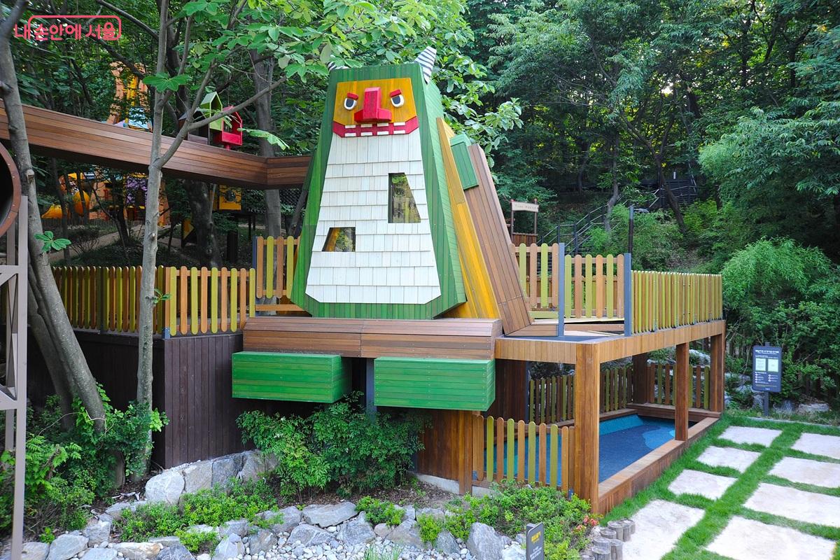 수경 시설의 ‘거대 물도깨비’ ©조수봉