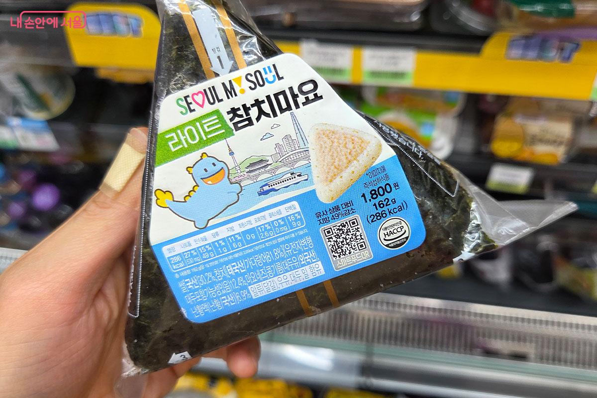 지방 함량을 대폭 낮춘 ‘라이트 참치마요 삼각김밥’ ©이다현