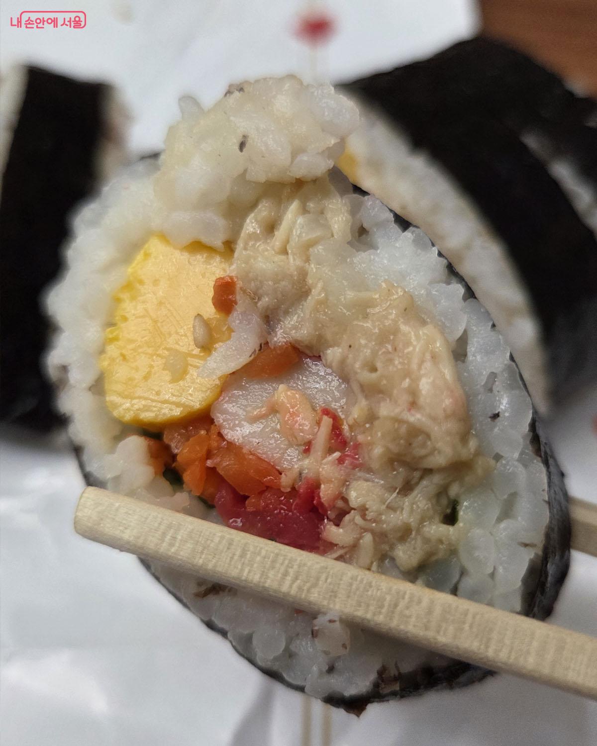 ‘저당고단백 갈릭치킨김밥’ 단면 모습 ©이다현