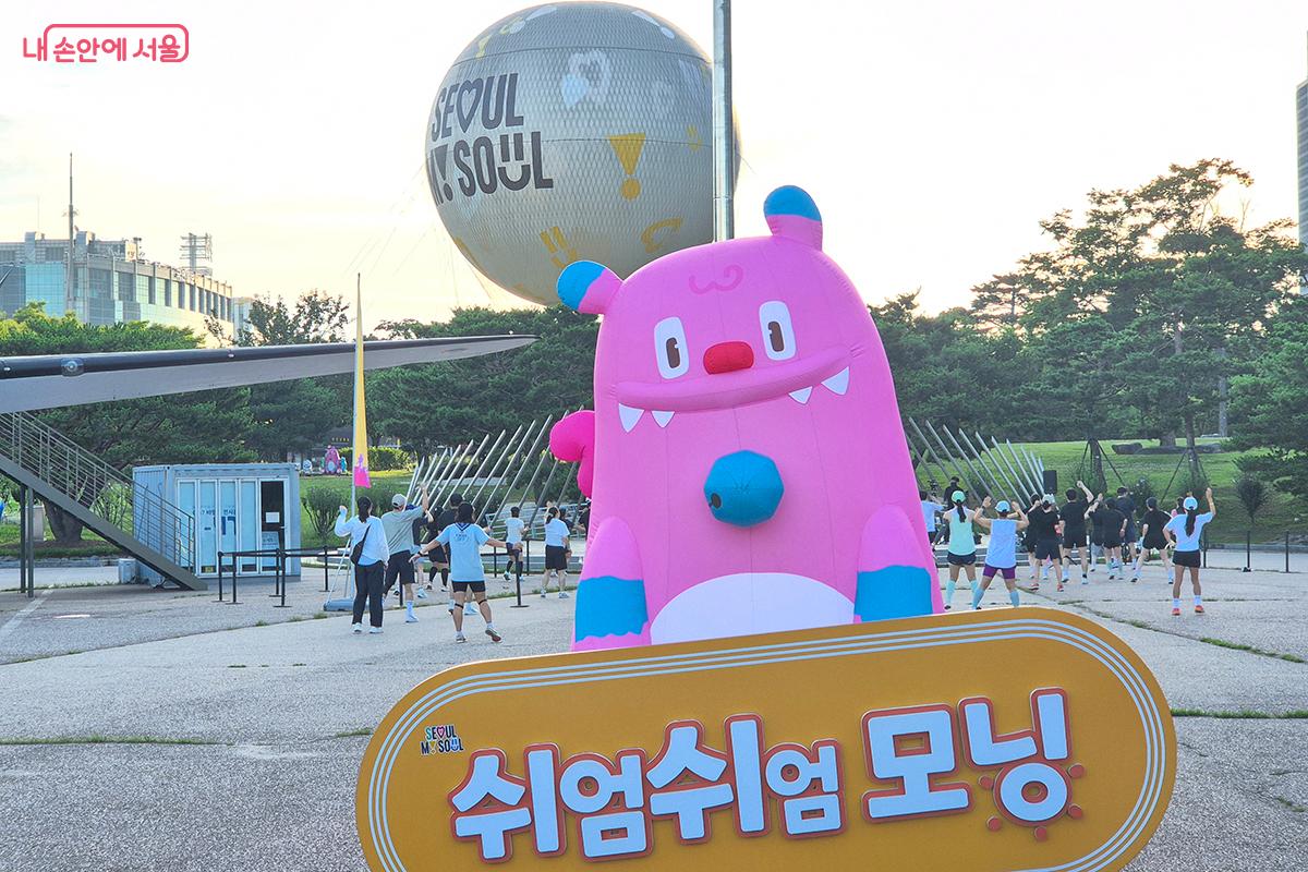 ‘쉬엄쉬엄 모닝’은 경쟁을 떠나 건강한 일상과 커뮤니티 회복을 지원하는 서울만의 특별한 문화다.