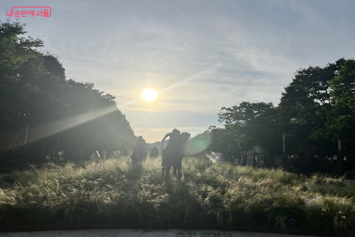 해 질 녘 서울국제정원박람회장은 또 다른 풍경을 선사한다. &copy;박지영