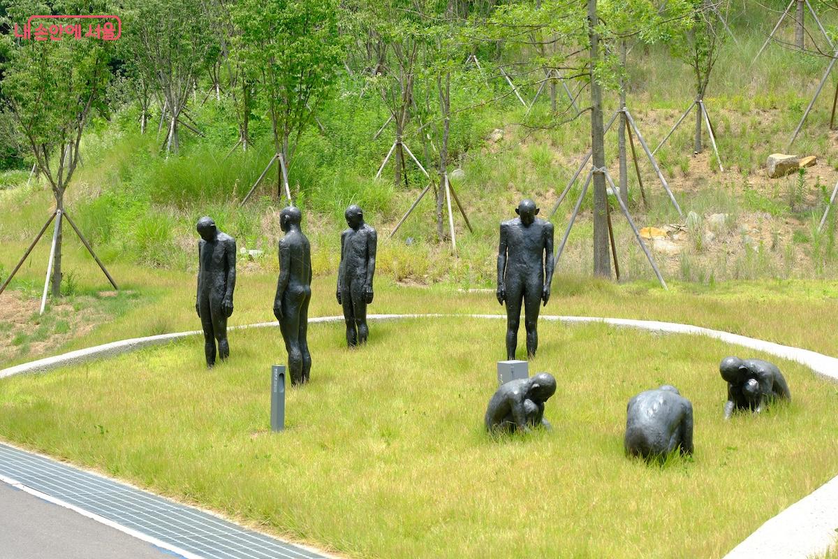 야외 전시작품들은 횡성과 관련된 작품들로 서울과 횡성의 융화가 돋보이는 부분이다.