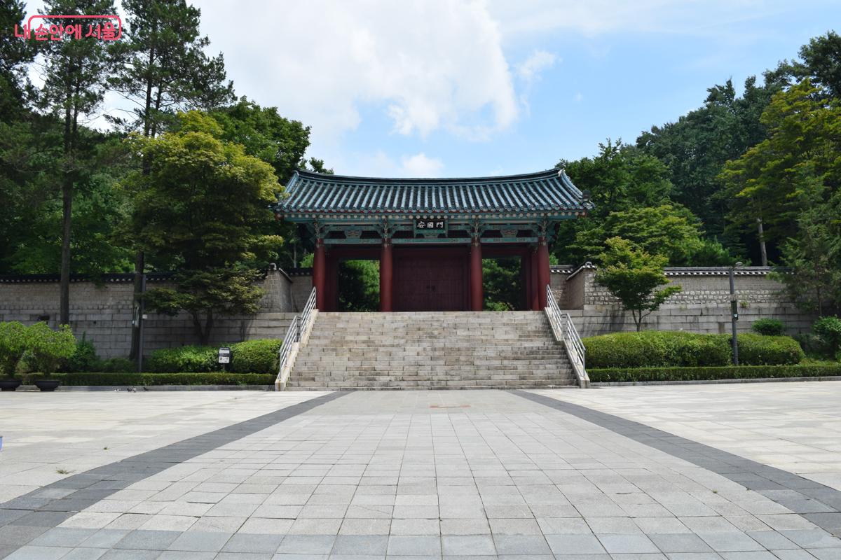 외삼문인 안국문 전경