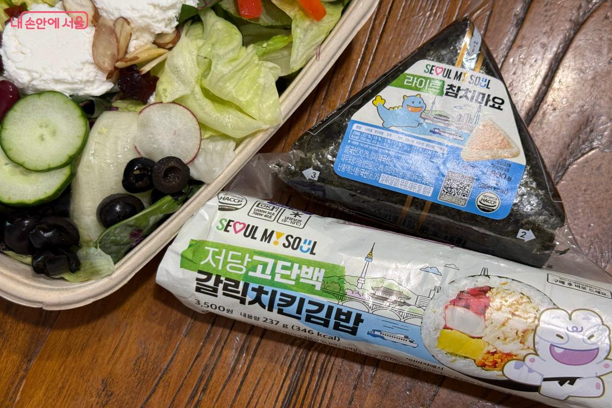 갈릭치킨김밥과 라이트참치마요 삼각김밥 ⓒ우현희