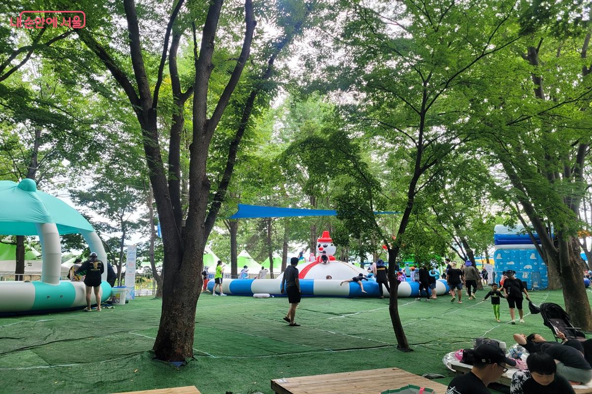 경춘선숲길은 폐철도를 시민들의 휴식 공간으로 재탄생시킨 공원이다. ©조연