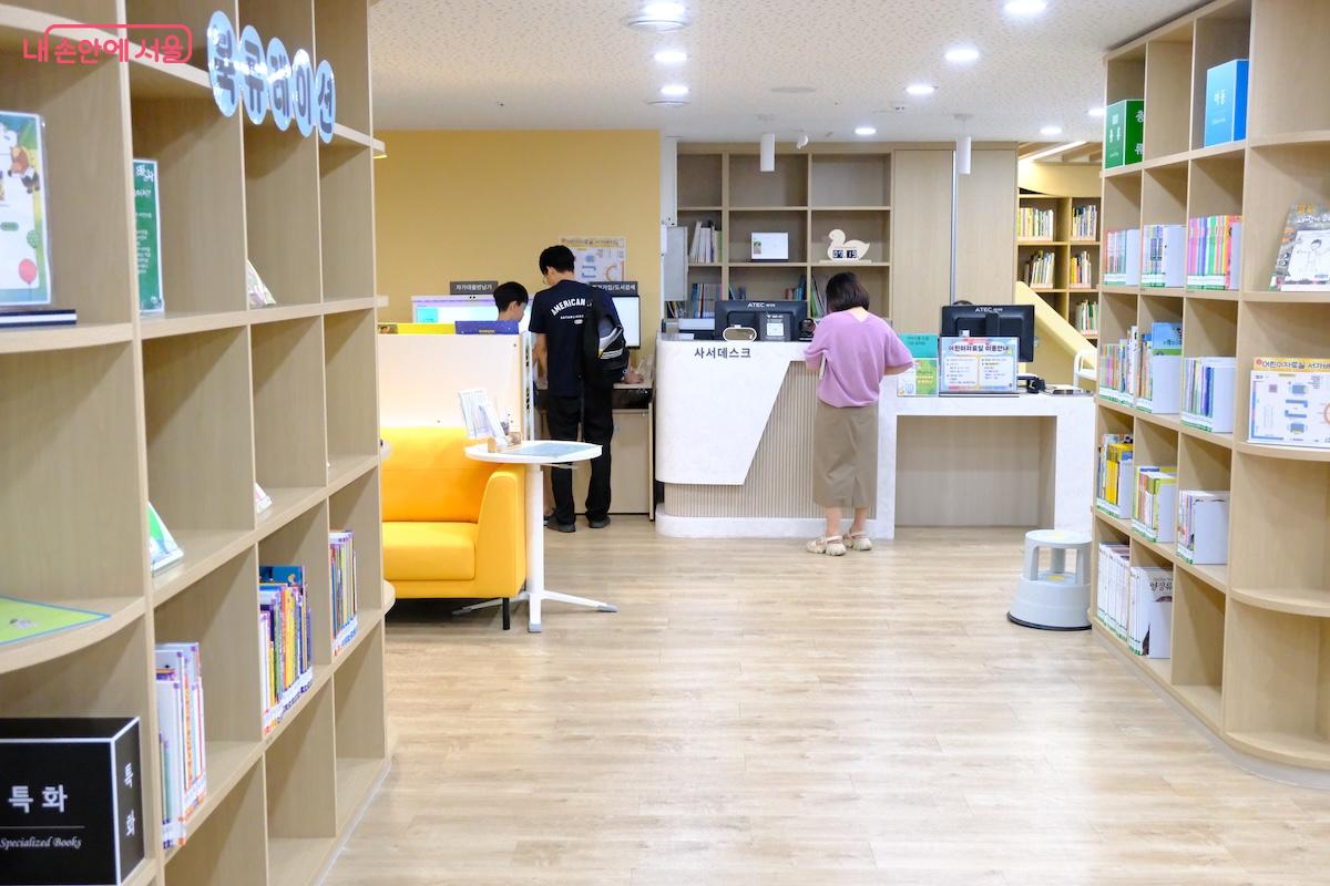 구로구 구로천왕도서관이 천왕역 인근에 개관했다.