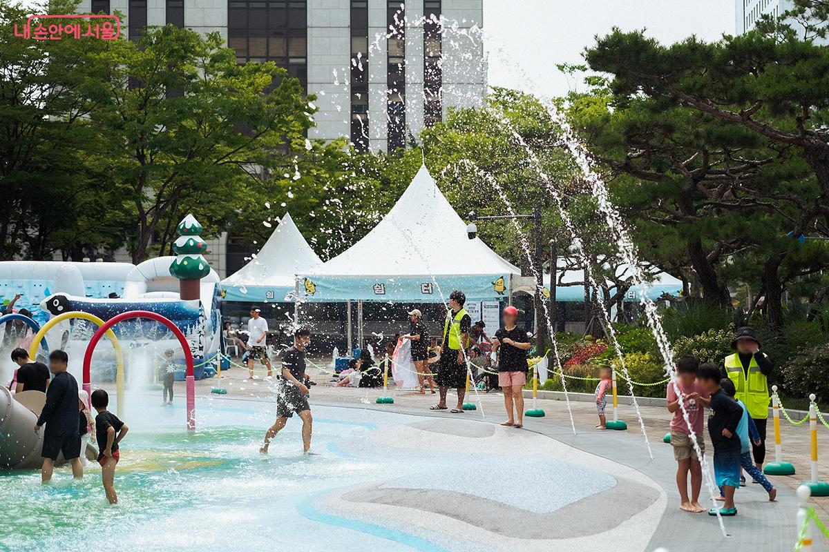 워터터널, 물바구니, 슬라이드 등 다채로운 물놀이 시설을 갖췄다. ©김아름