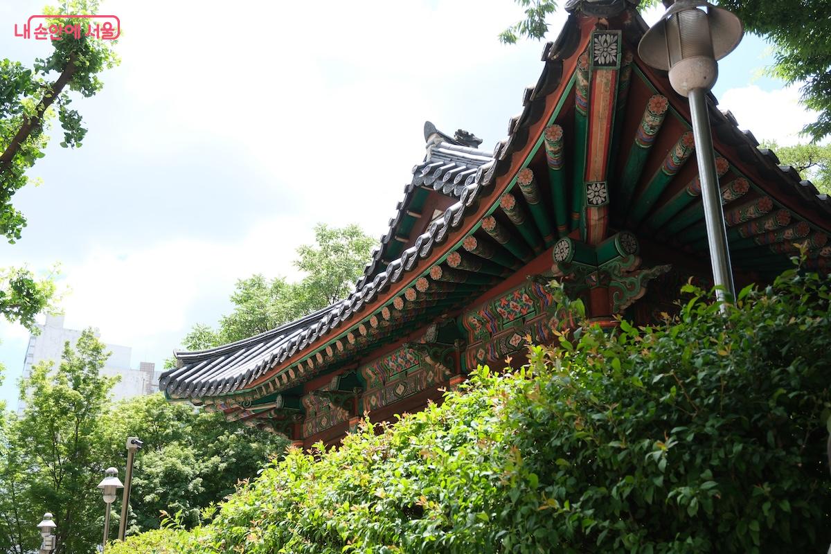 서울 도심 한가운데에서 느끼는 독특한 역사여행을 경험할 수 있다.