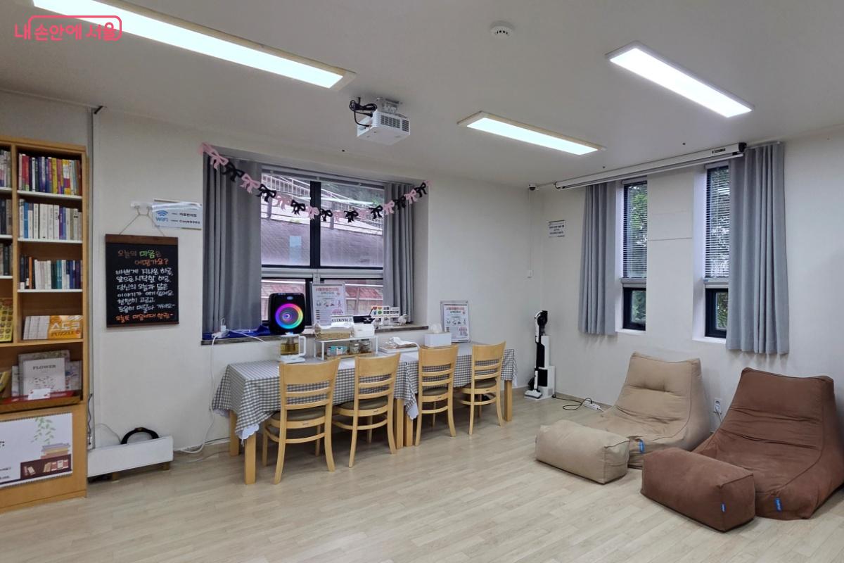 학생들은 조용한 공간에서 공부를 하기도 한다. &copy;김미선