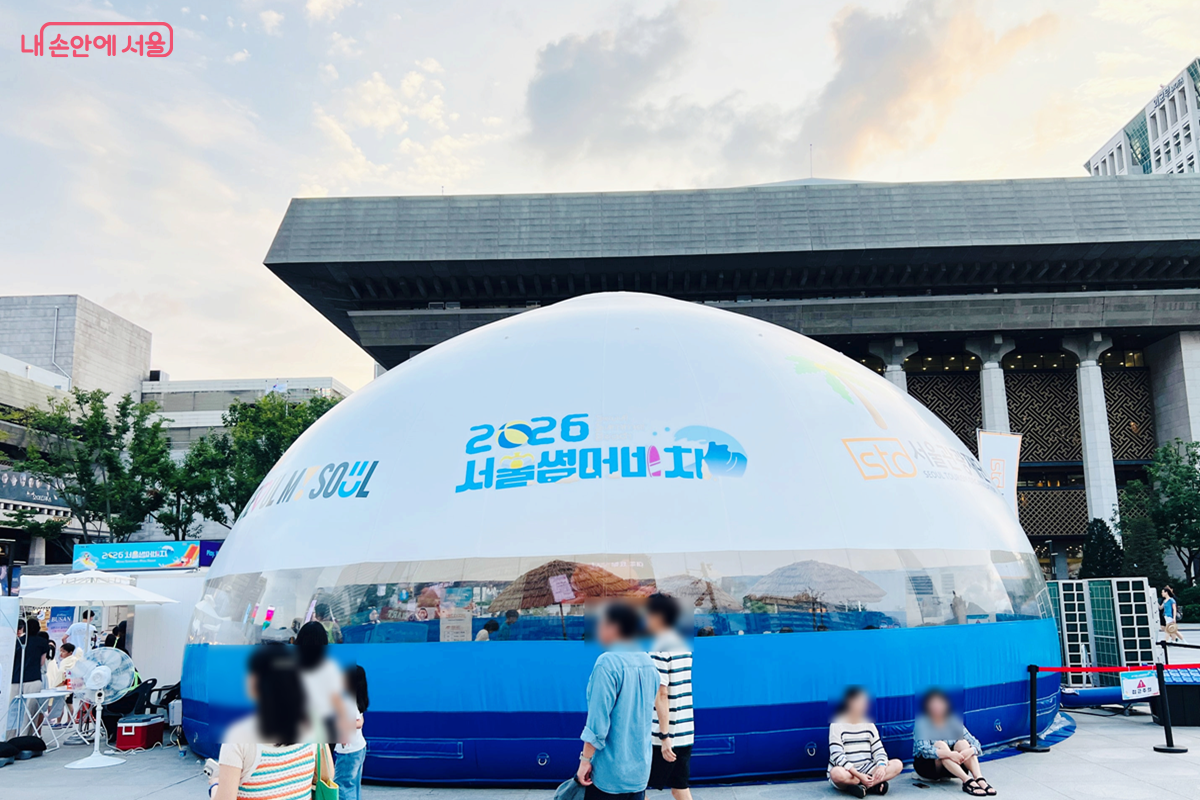 지름 12m 규모의 돔 형태 모래 놀이터 ‘샌드아지트’ ©김경선