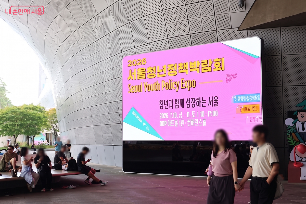 DDP 외벽 박람회 대형 전광판 ⓒ김대진