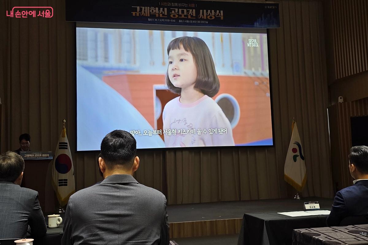 서울시민만 이용 가능했던 서울형 키즈카페가 규제개혁으로 수도권에서 온 아이도 놀 수 있게 됐다. &copy;김윤경