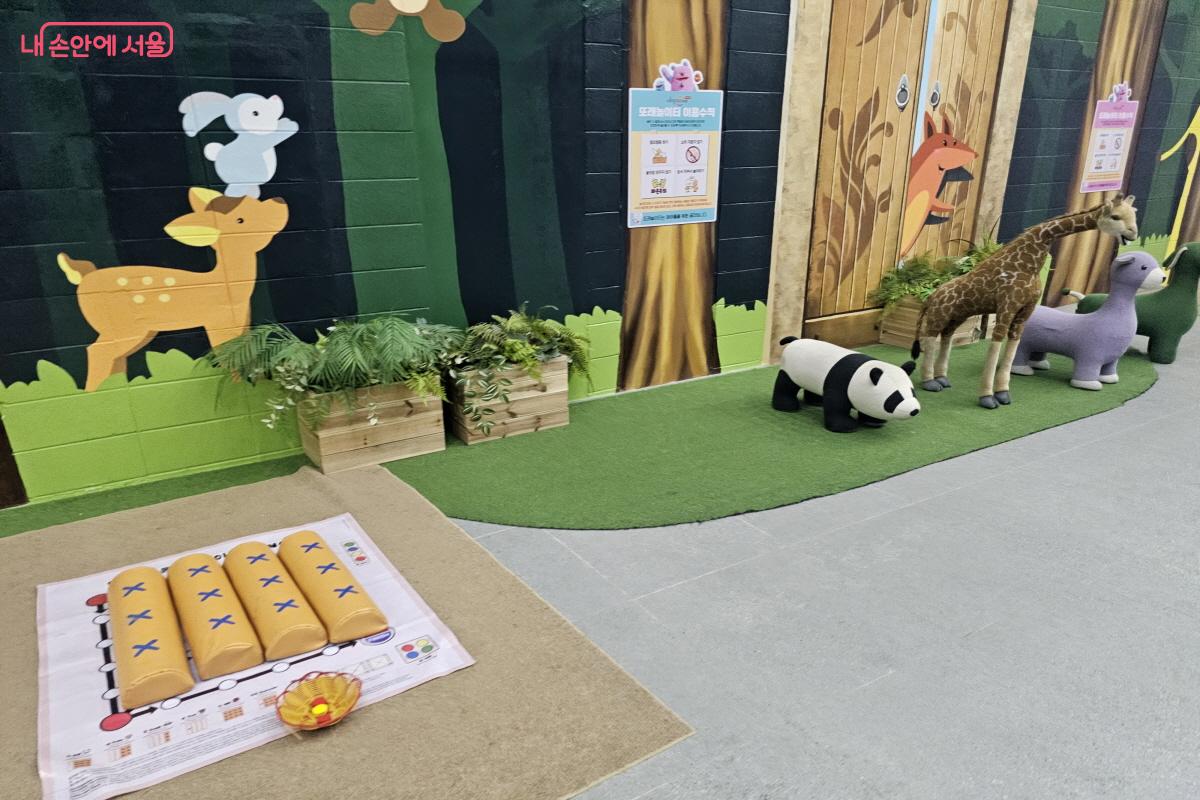 아이들을 위한 놀이 공간이 잘 꾸며져 있다. &copy;염지연