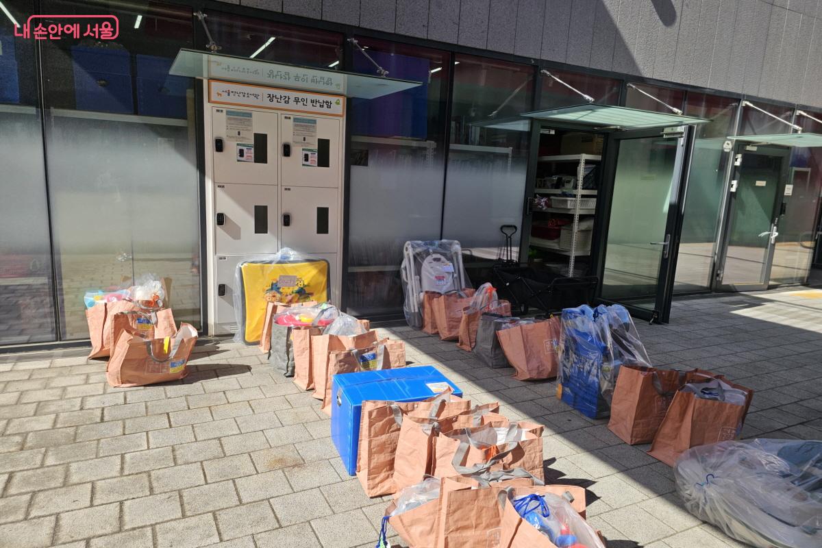대여한 장난감은 무인 반납함을 통해서도 반납이 가능하다. &copy;염지연