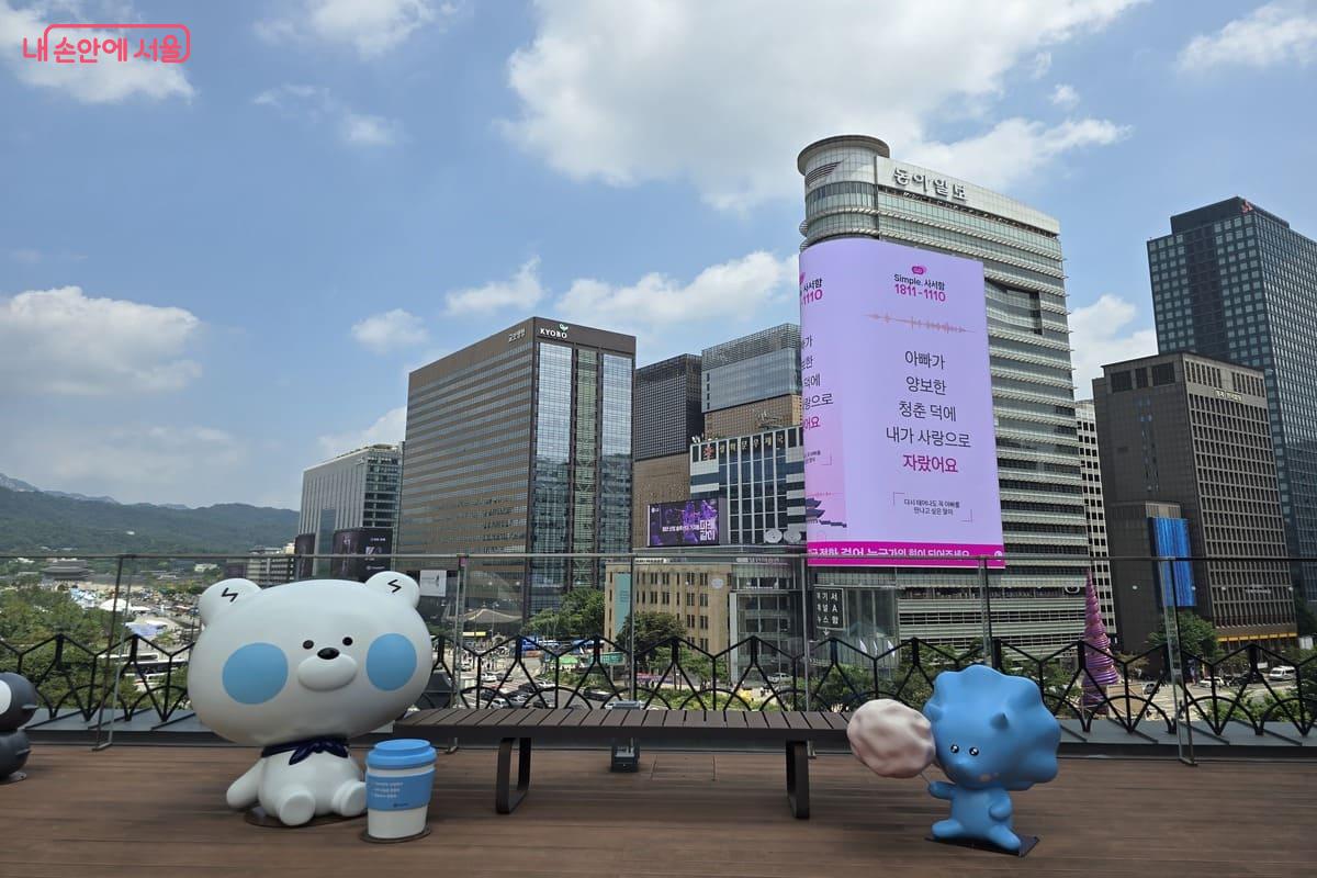 한국금융사박물관 6층에는 누구나 이용할 수 있는 야외테라스가 마련되어 있다.
