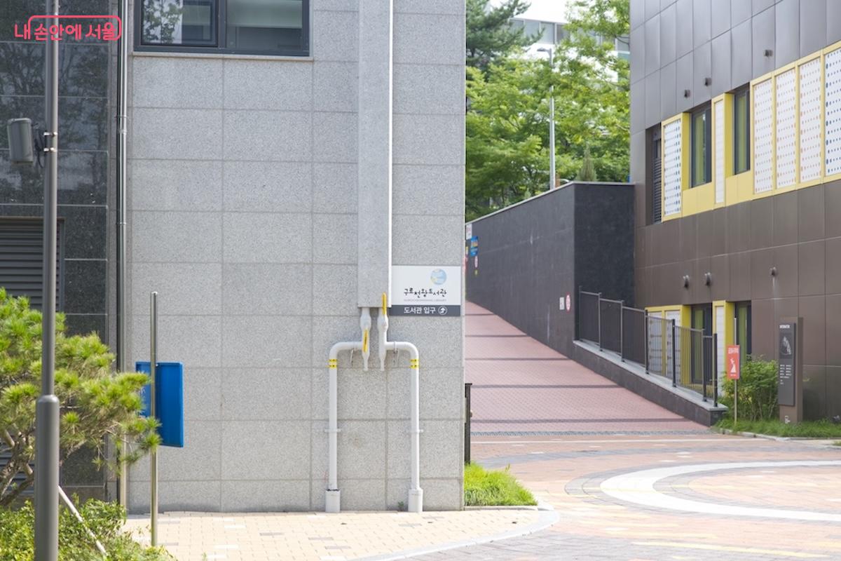 처음 찾아갈 때에는 가급적 아파트 단지 바깥 쪽에서 안쪽으로 들어온다는 느낌으로 길을 찾으면 된다.